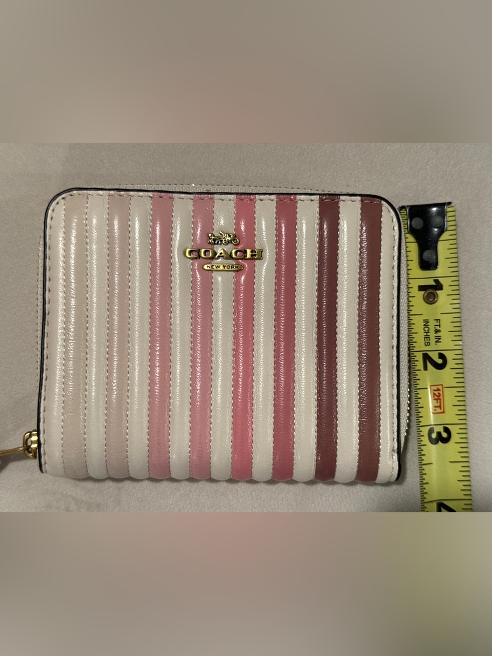 COACH Small Zip Around Wallet - Picture 4 of 9